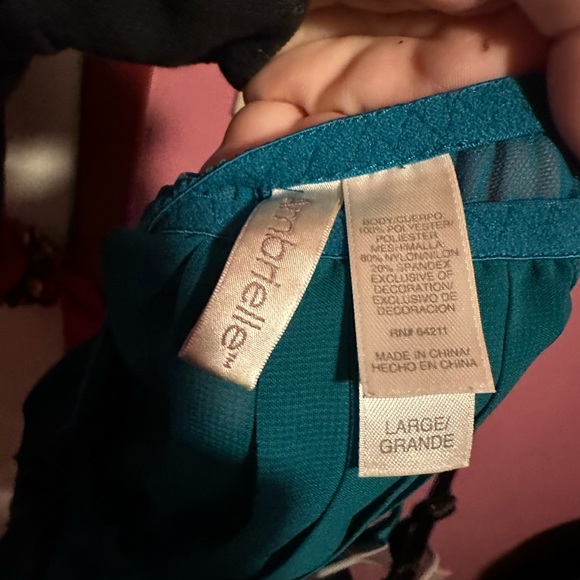 Teal satin baby doll top with black bow and accordion pleats, the top is padded - Picture 3 of 3